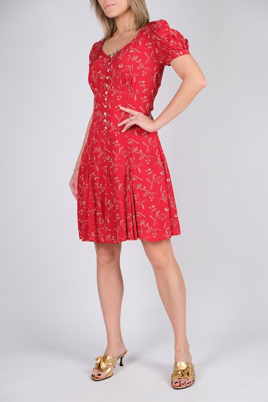 image 2 Платье красного цвета на пуговицах с цветочным принтом