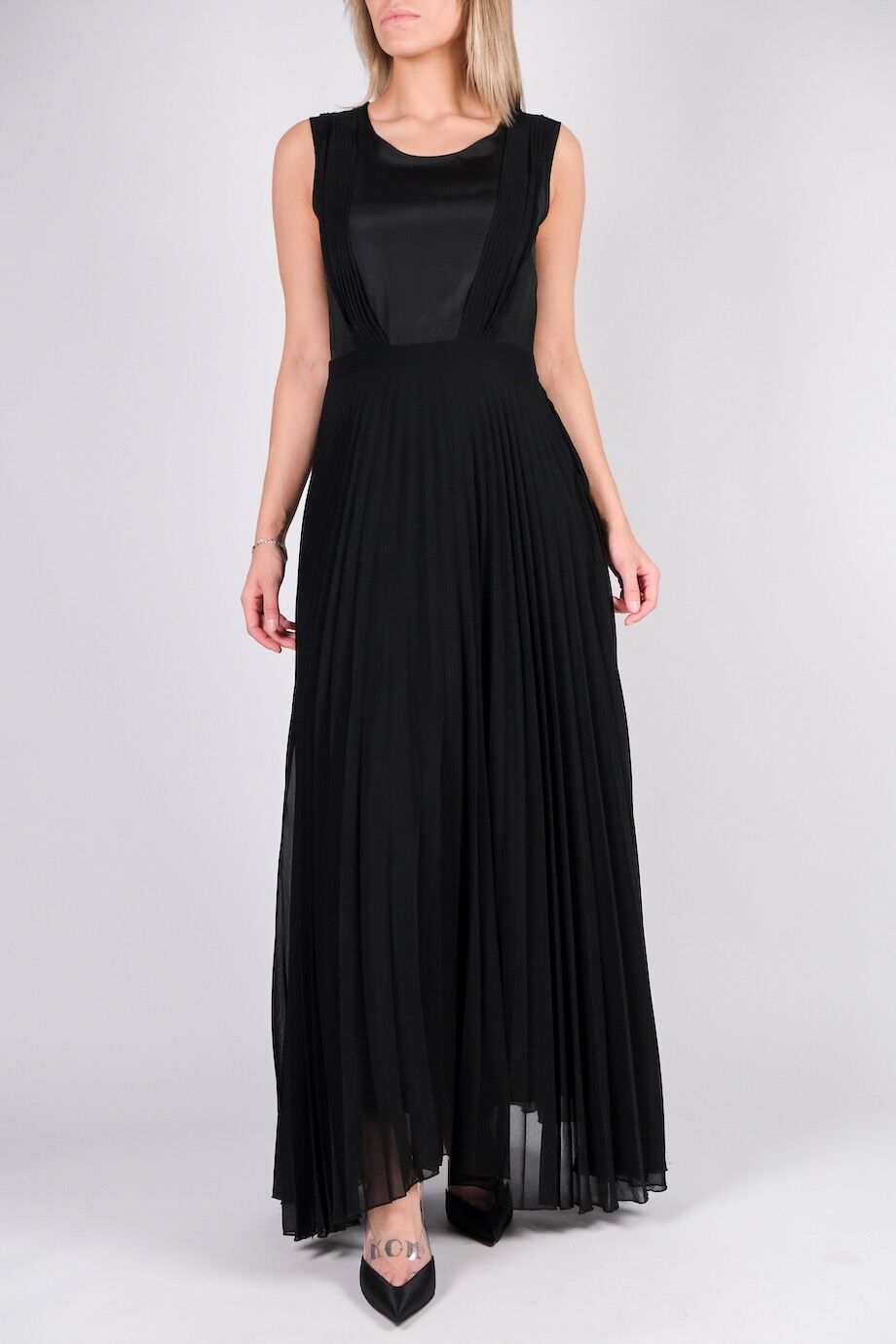 image 1 Платье в пол черного цвета с юбкой плиссе