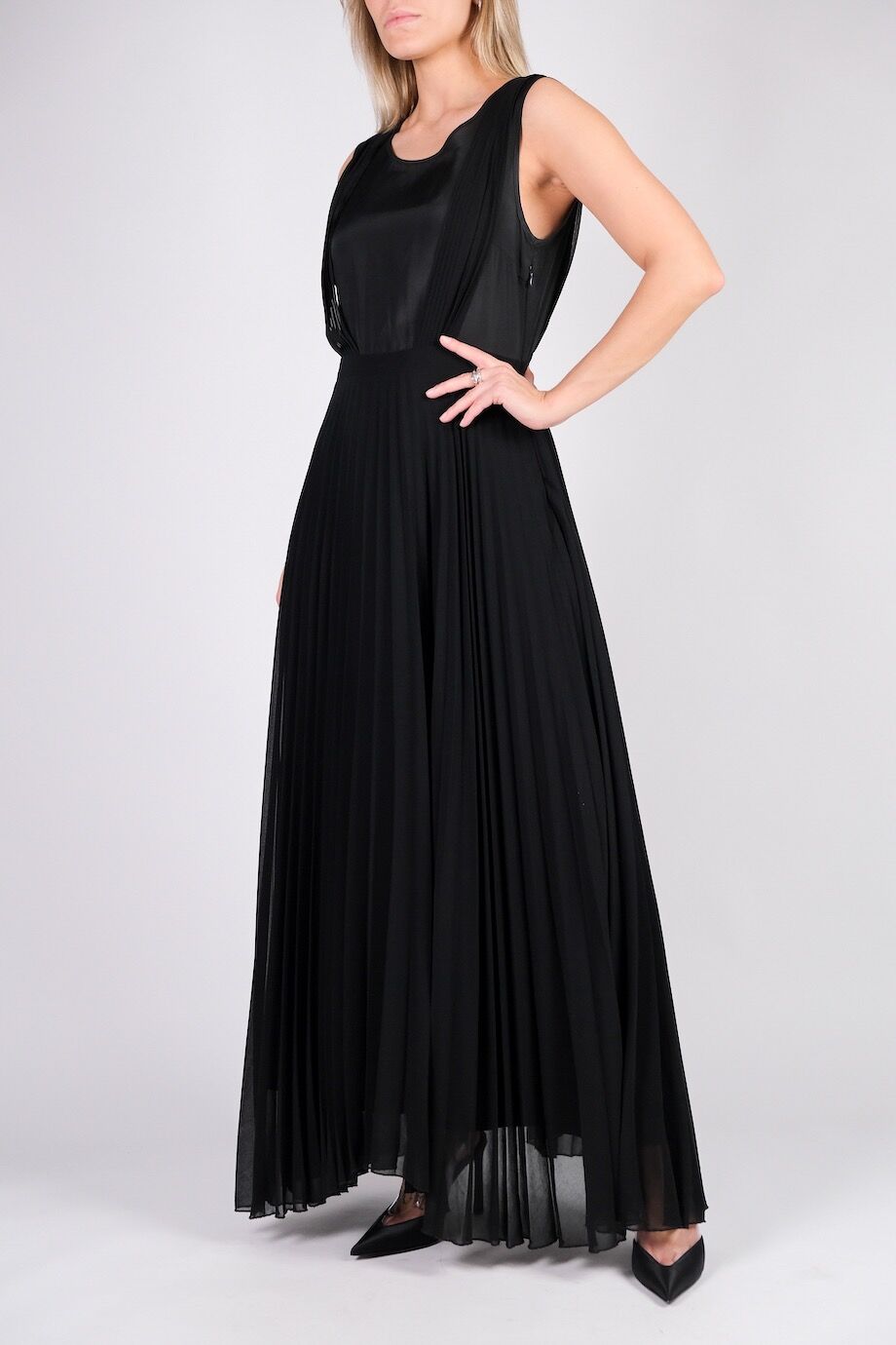 image 2 Платье в пол черного цвета с юбкой плиссе