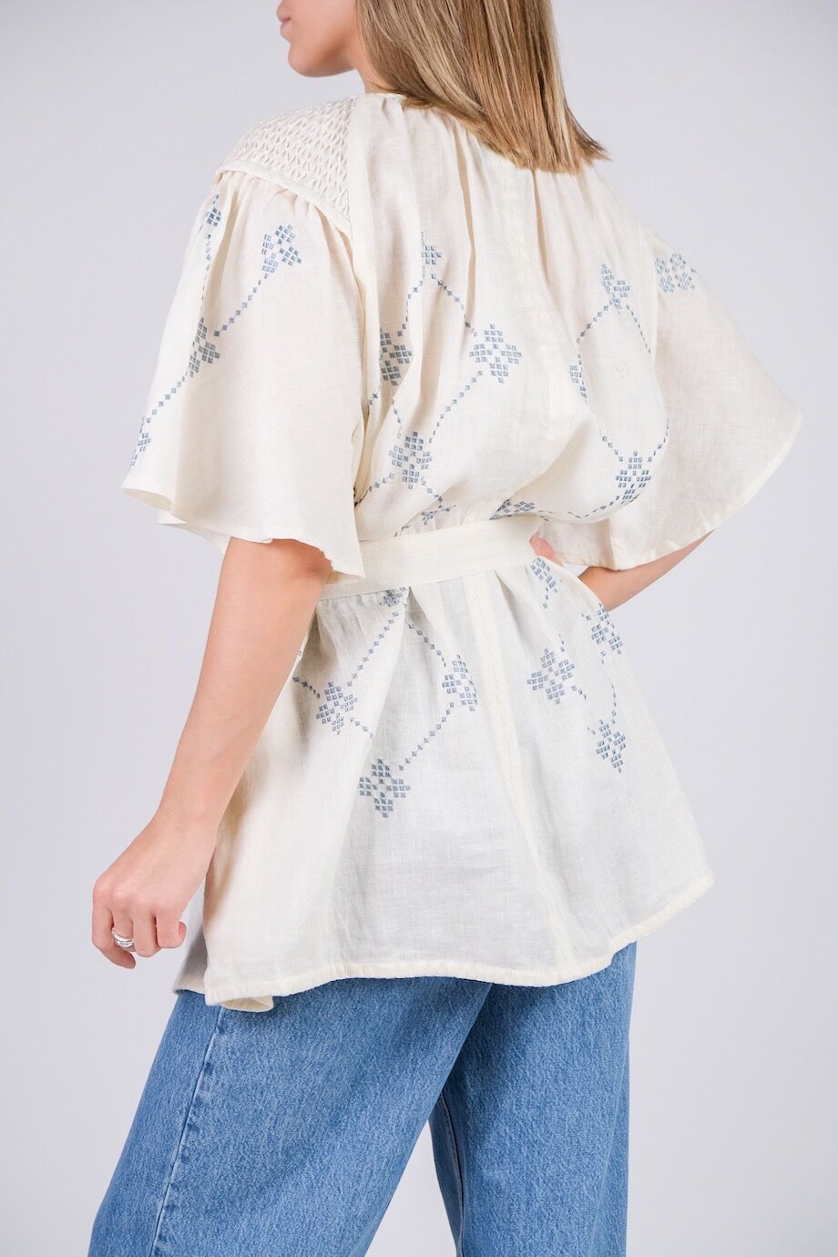 image 3 Льняная блуза молочного цвета с поясом