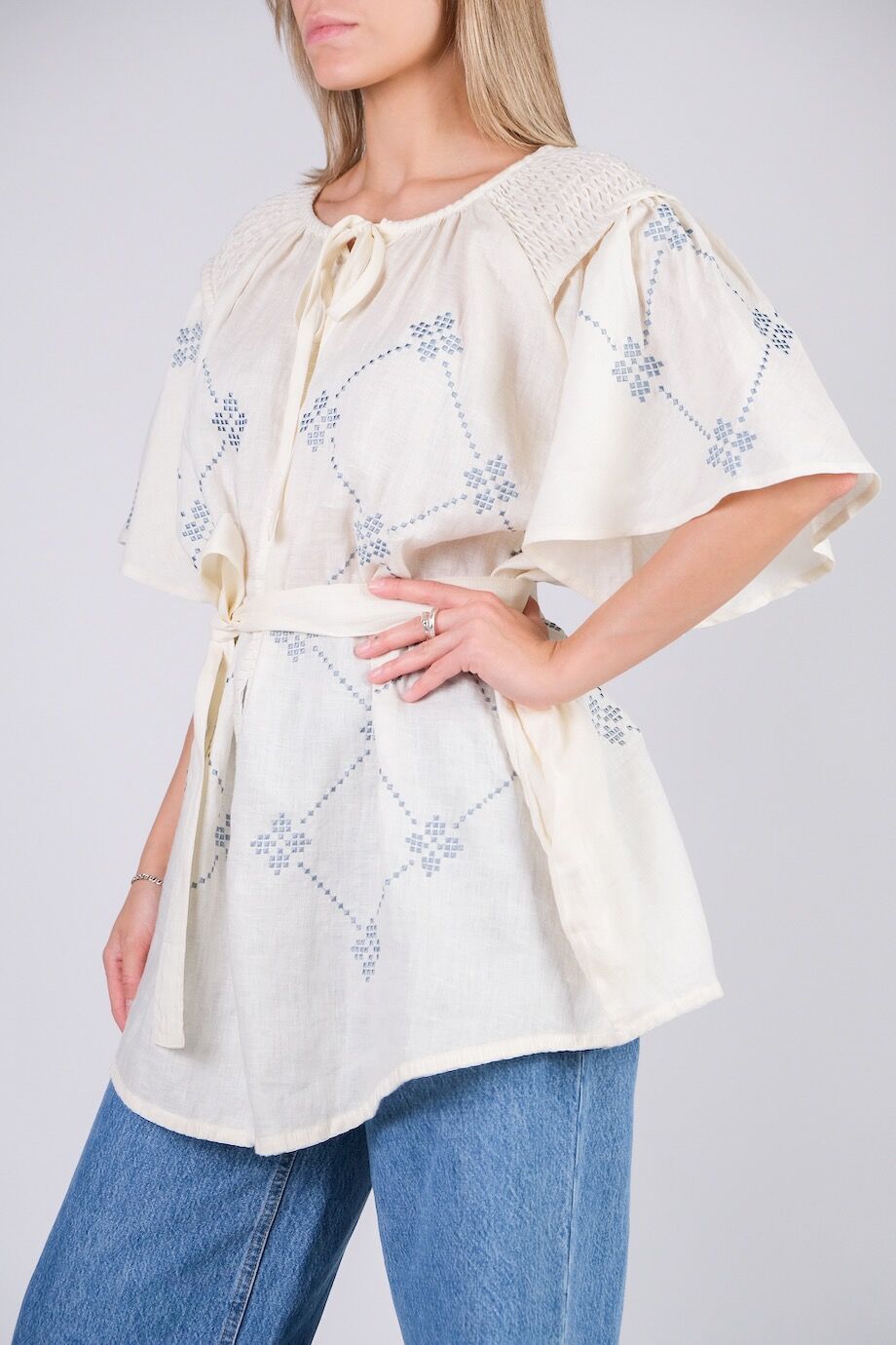 image 2 Льняная блуза молочного цвета с поясом