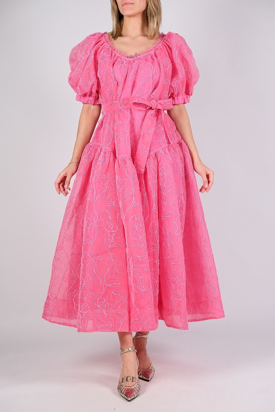 image 1 Платье розового цвета с вышивкой и пышными рукавами