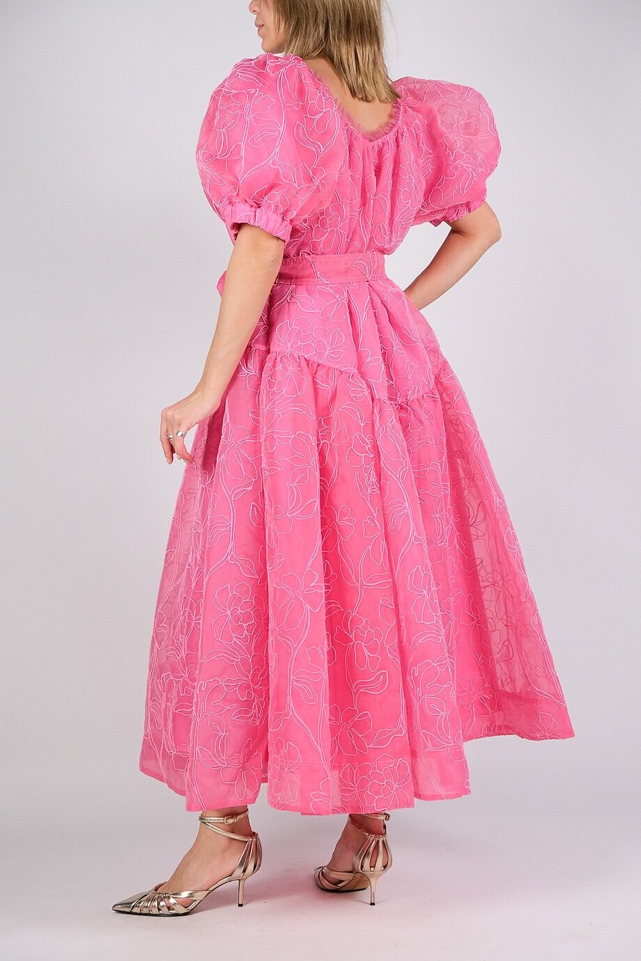 image 3 Платье розового цвета с вышивкой и пышными рукавами