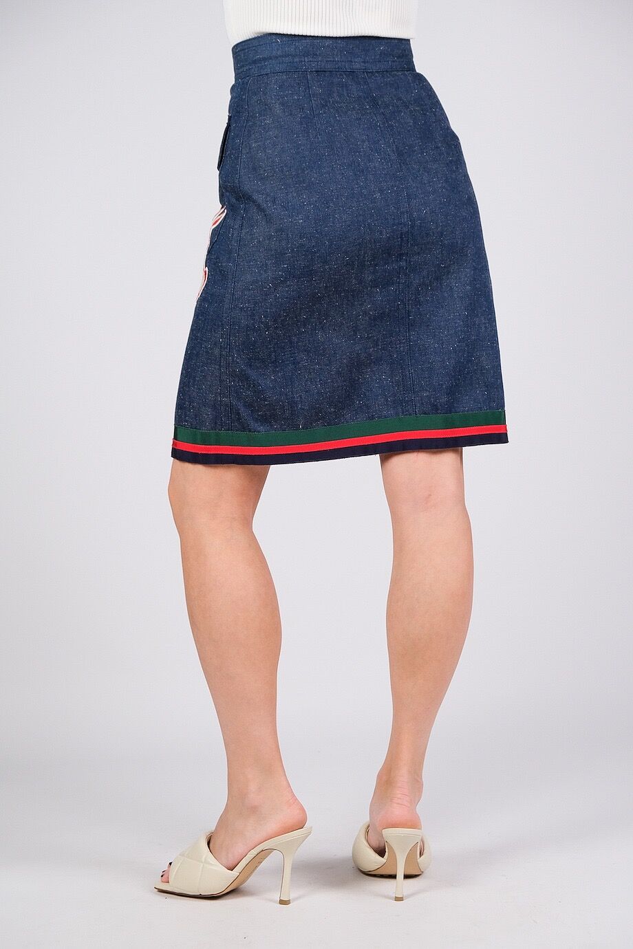 image 4 Джинсовая юбка на пуговицах с аппликацией