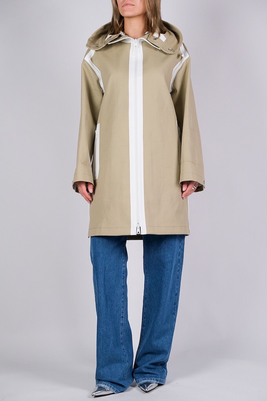 image 2 Плащ бежевого цвета с белым кантом