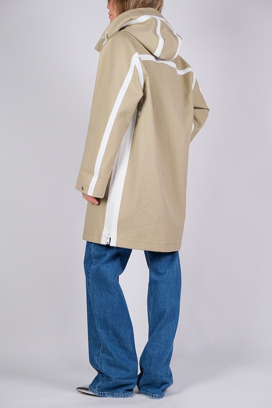 image 3 Плащ бежевого цвета с белым кантом