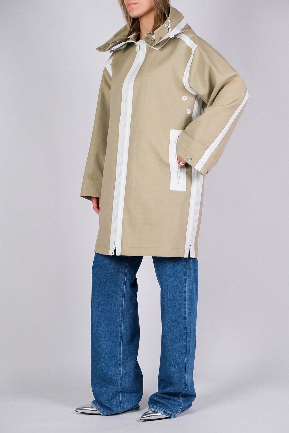 image 1 Плащ бежевого цвета с белым кантом