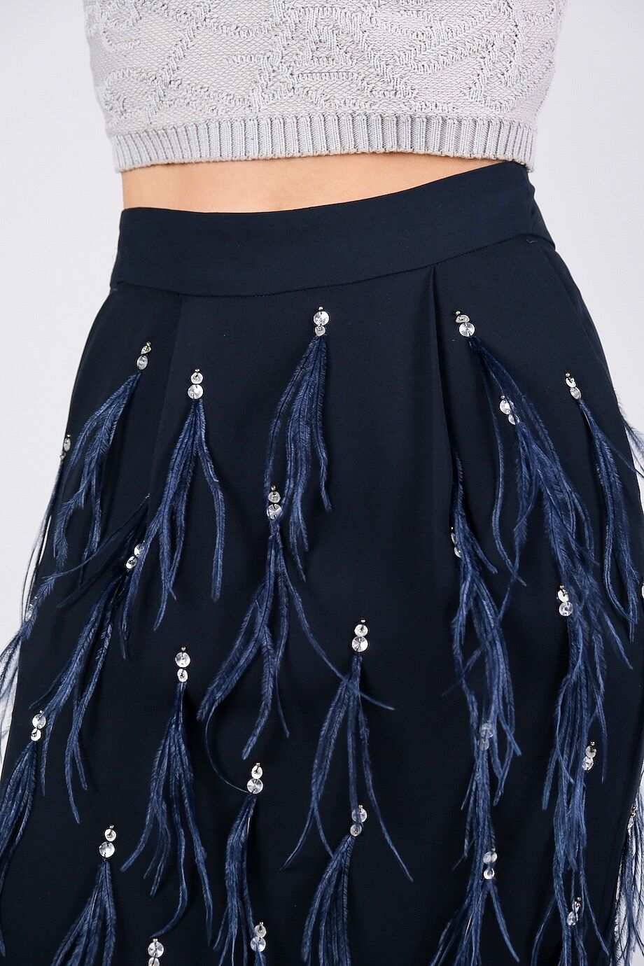 image 5 Шелковая юбка синего цвета декорированная перьями