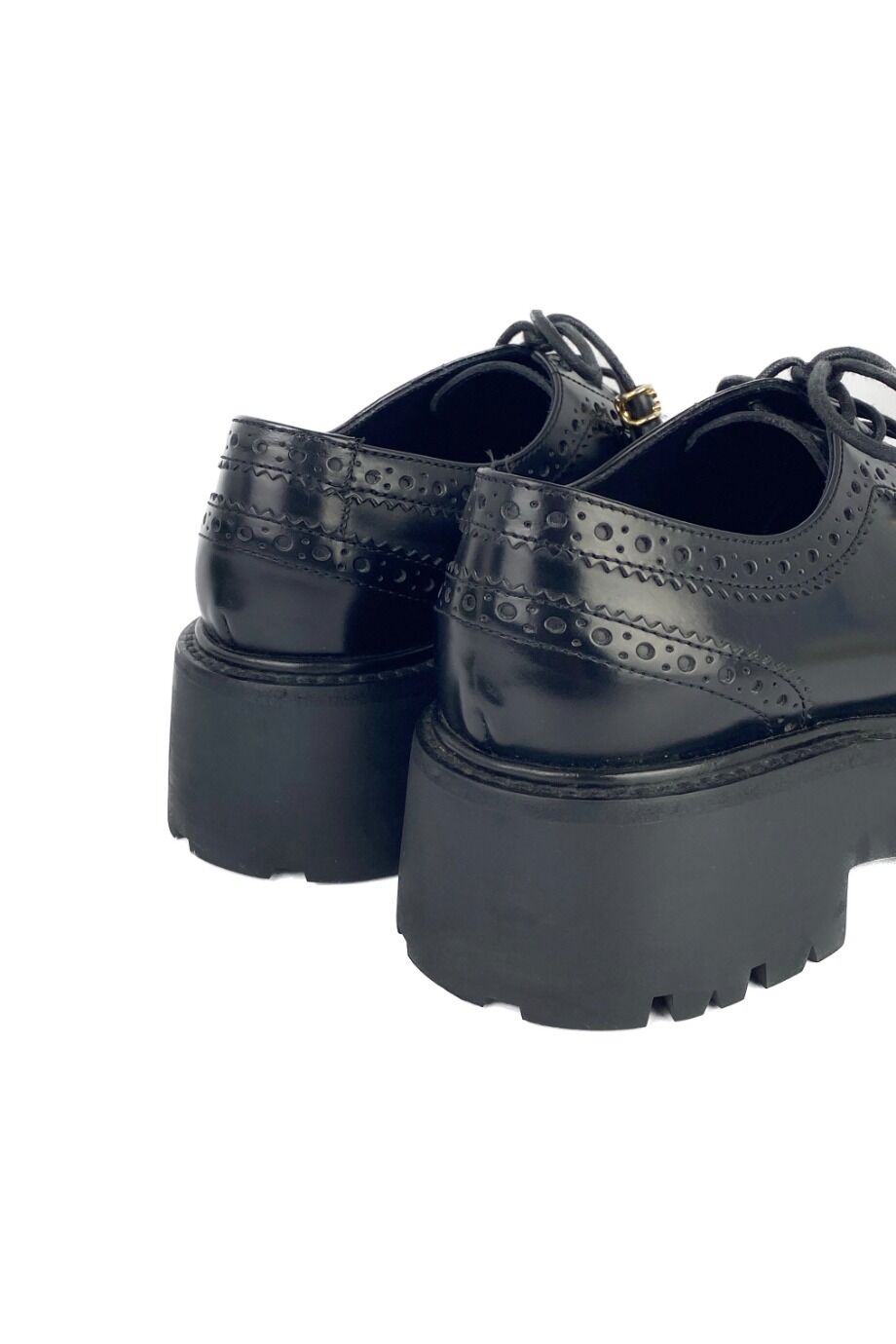 image 4 Ботинки черного цвета с перфорацией и кисточками