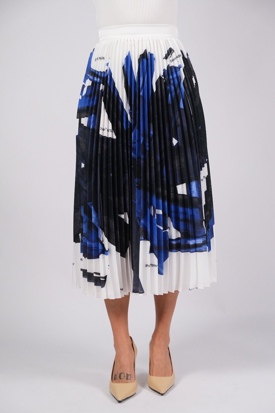 image 2 Шелковая юбка плиссе сине-белой расцветки с надписями