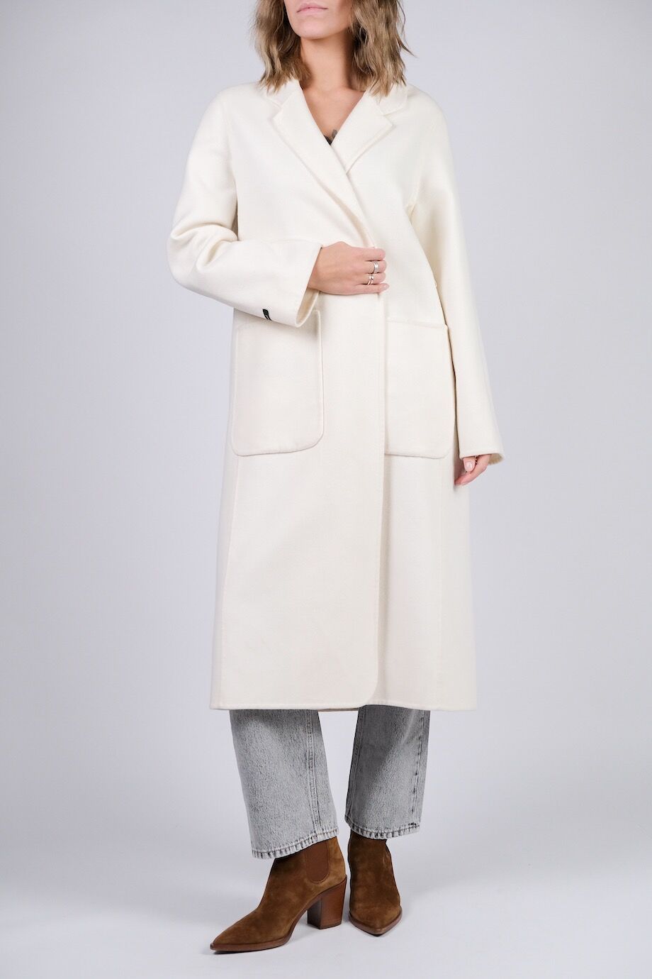 image 1 Пальто молочного цвета с накладными карманами