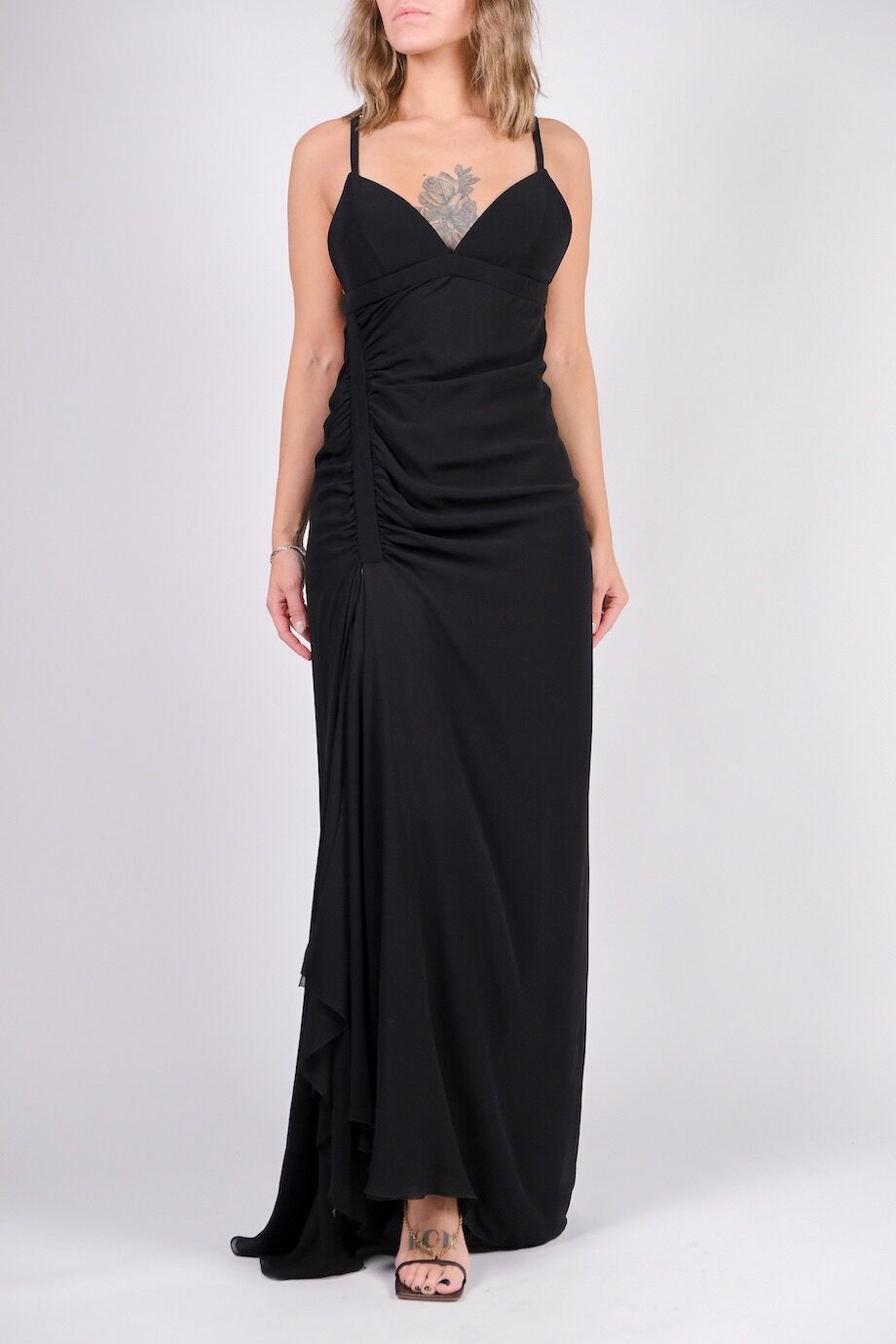 image 2 Шелковое платье со сборкой черного цвета на бретелях