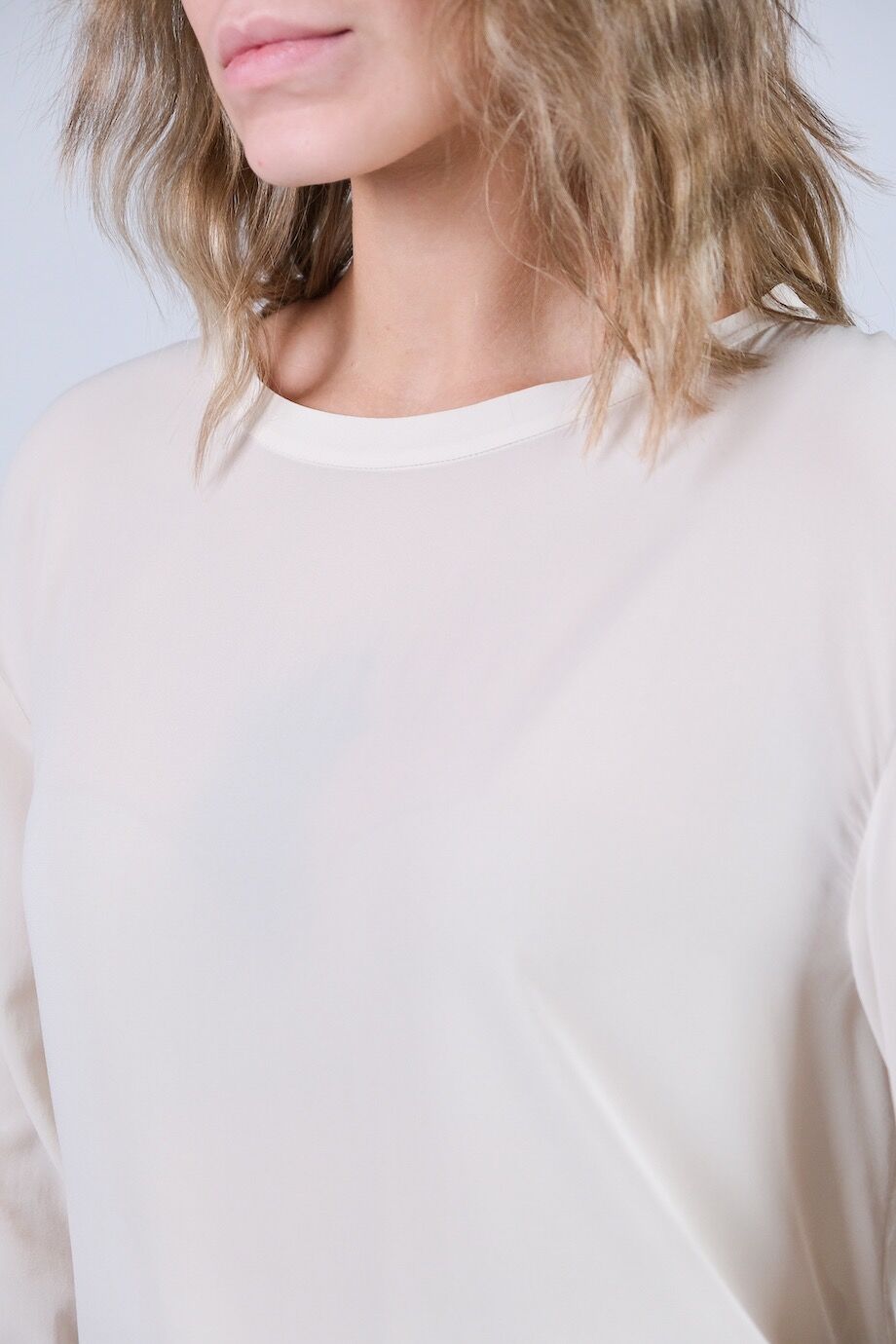 image 4 Блуза бежевого цвета с длинным рукавом