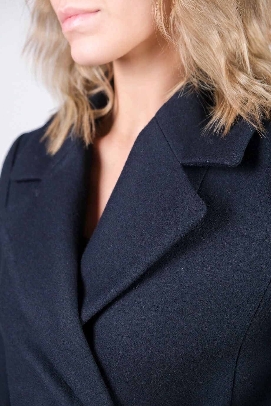 image 4 Пальто с меховой отделкой темно-синего цвета