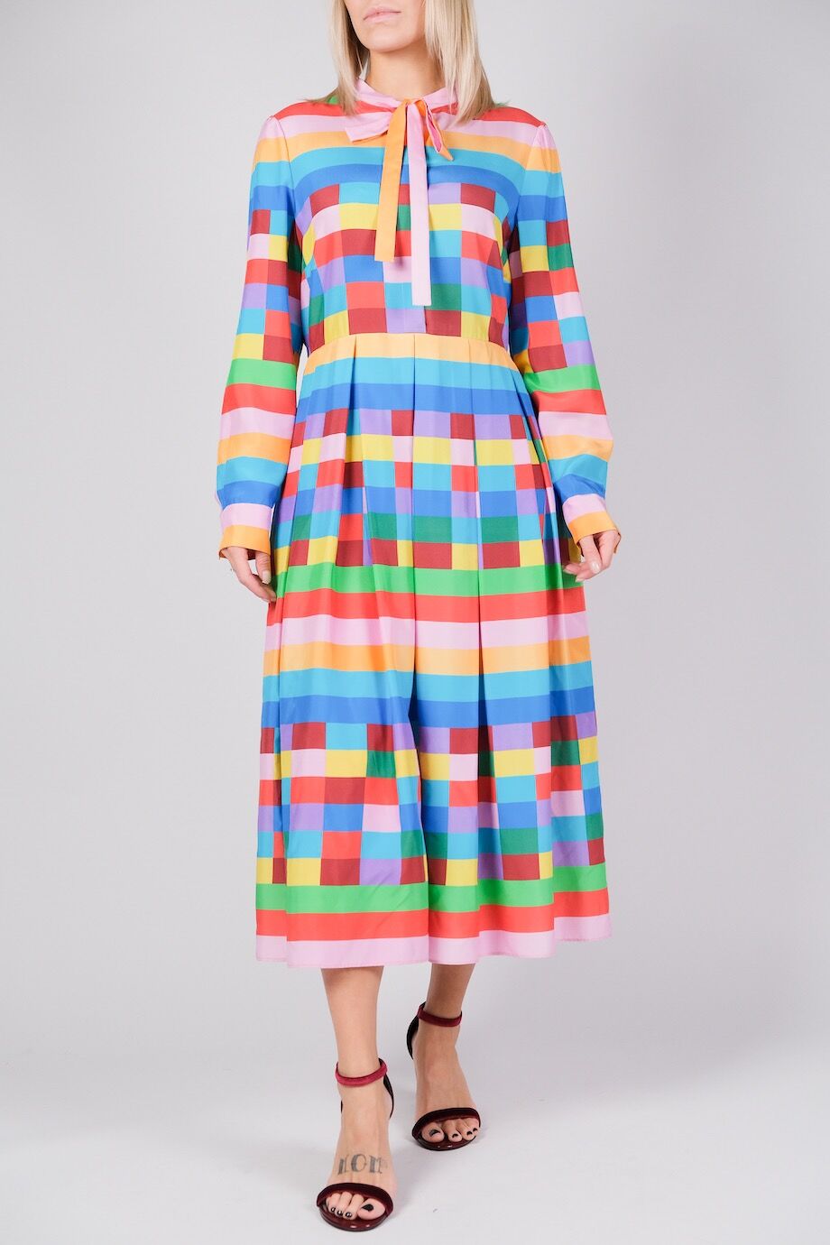 image 1 Шелковое разноцветное платье с длинным рукавом