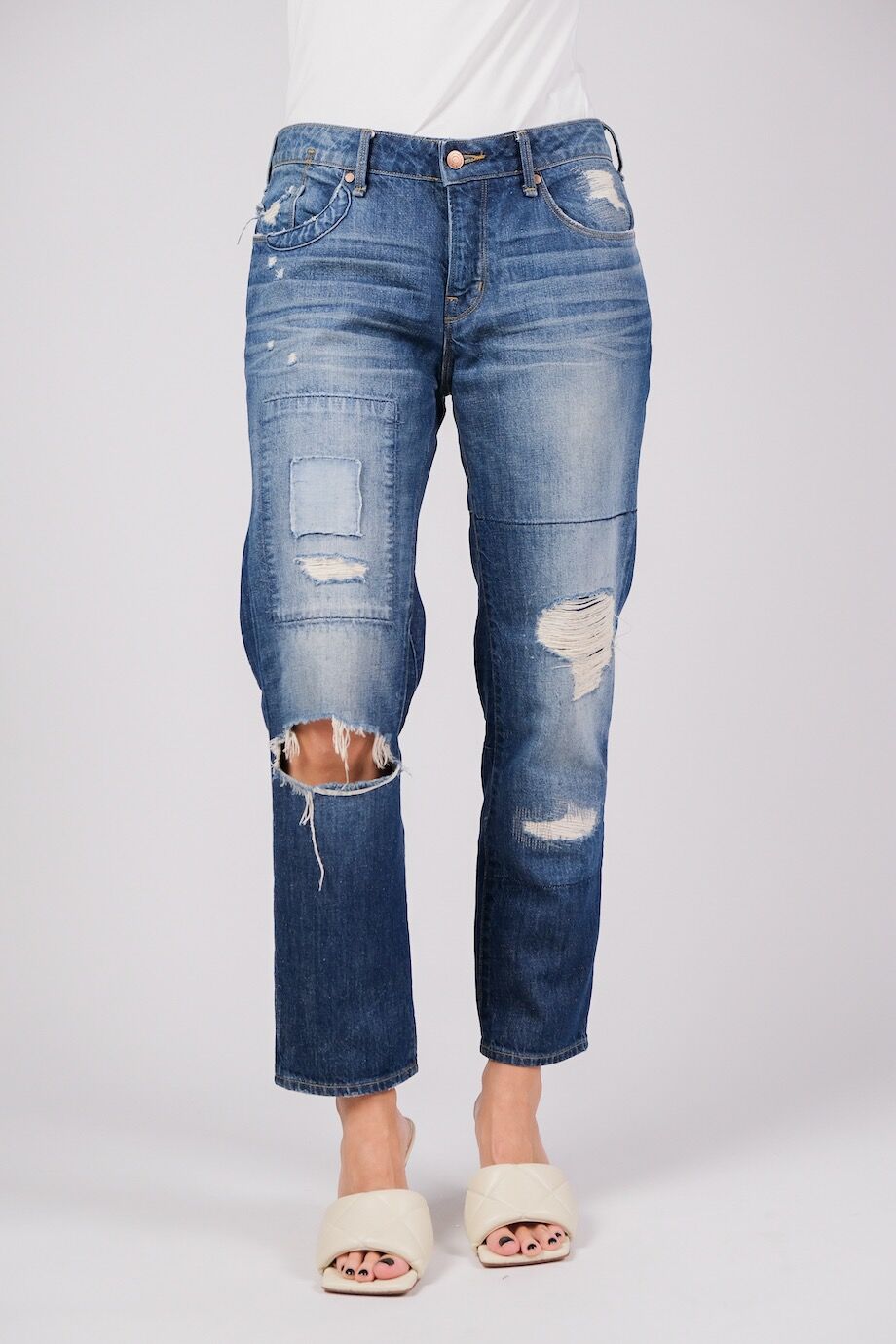 image 2 Укороченные джинсы с прорезями синего цвета