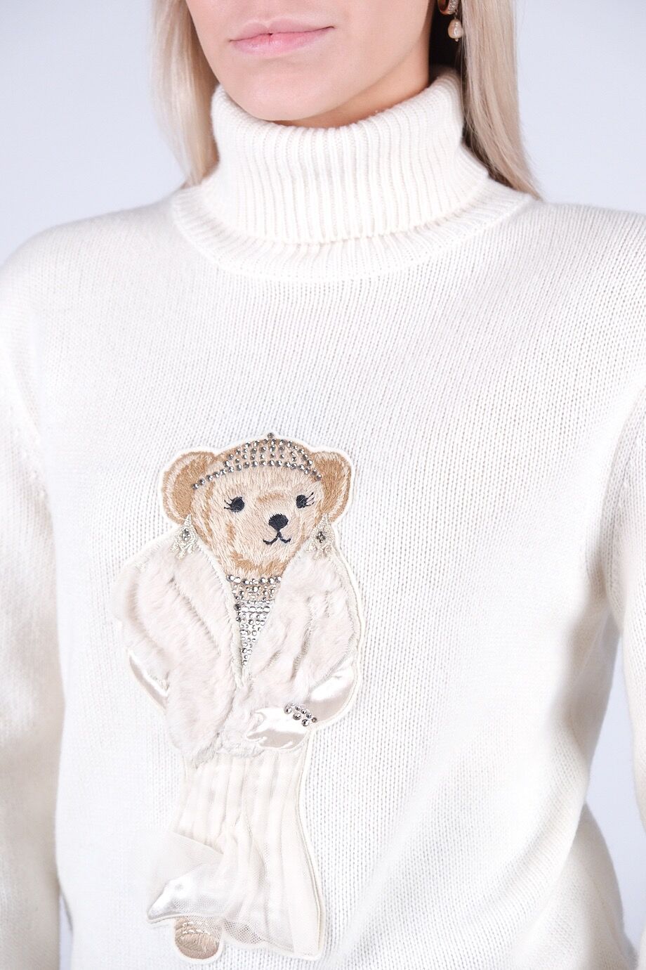 image 4 Кашемировый свитер молочного цвета с высоким горлом с медведем