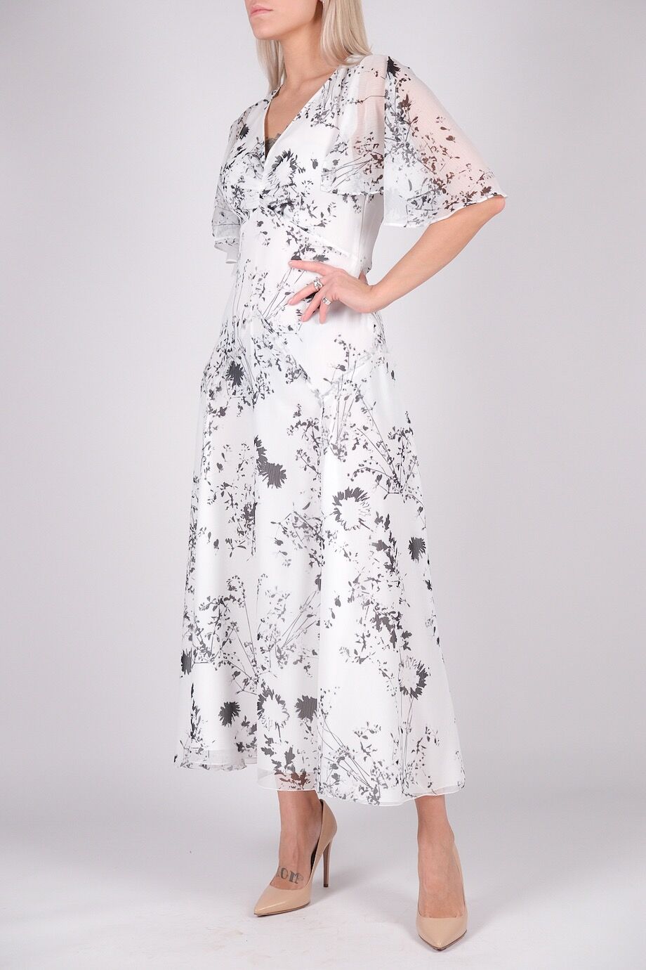 image 2 Платье белого цвета с черным цветочным принтом