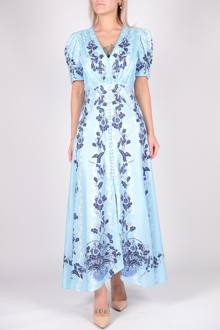 image 1 Шелковое платье голубого цвета с цветочным принтом