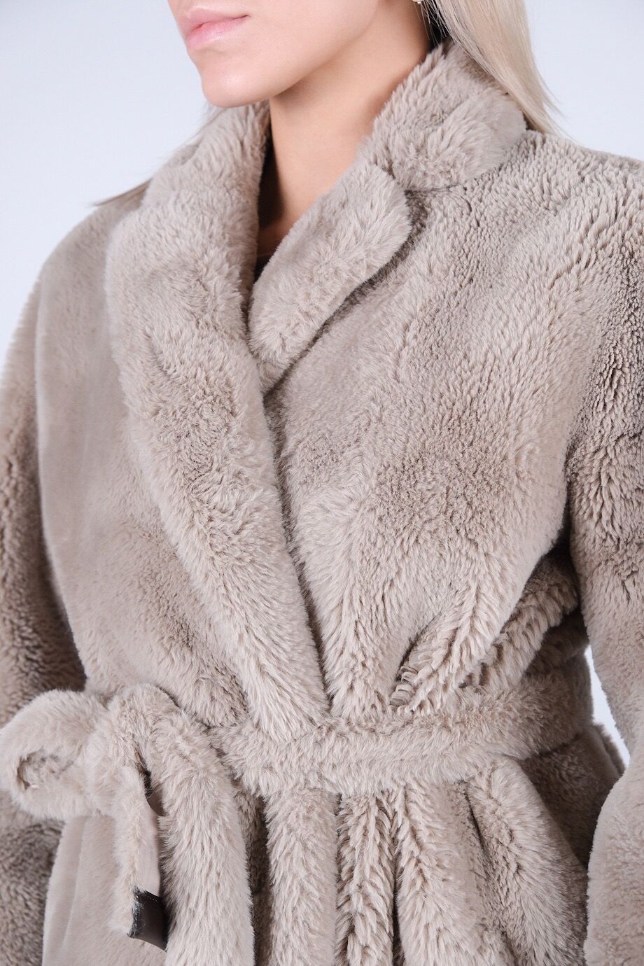 image 4 Пальто из искусственного меха серого цвета с поясом