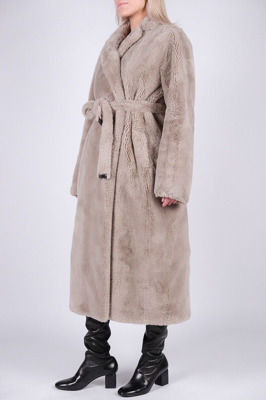 image 2 Пальто из искусственного меха серого цвета с поясом
