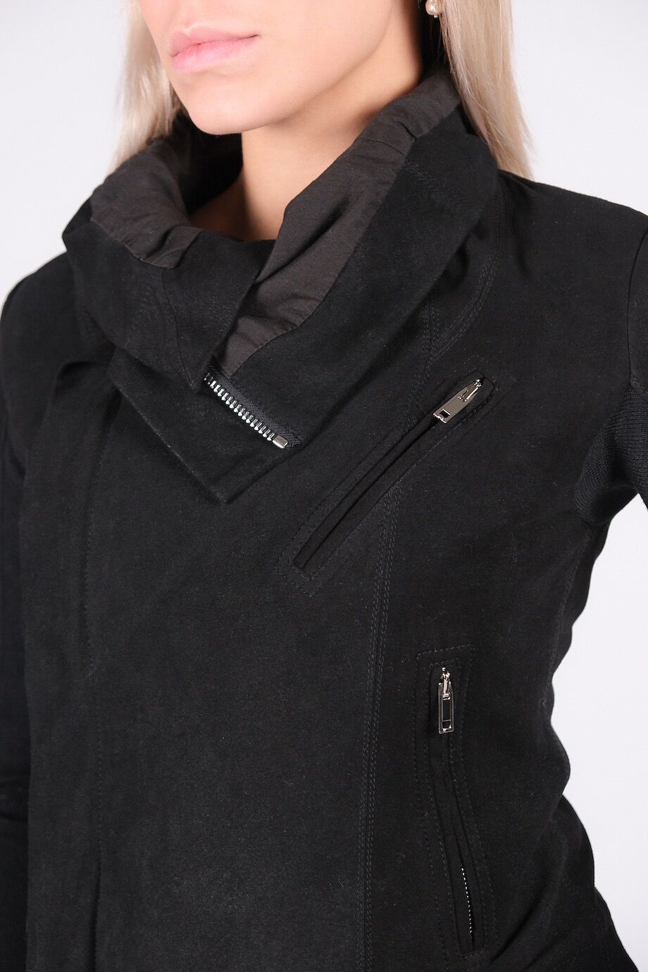 image 4 Комбинированная куртка черного цвета