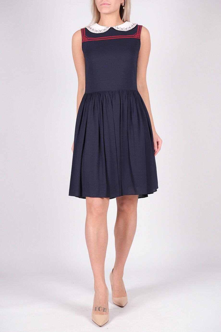 image 1 Платье темно-синего цвета с белым воротником и вышивкой
