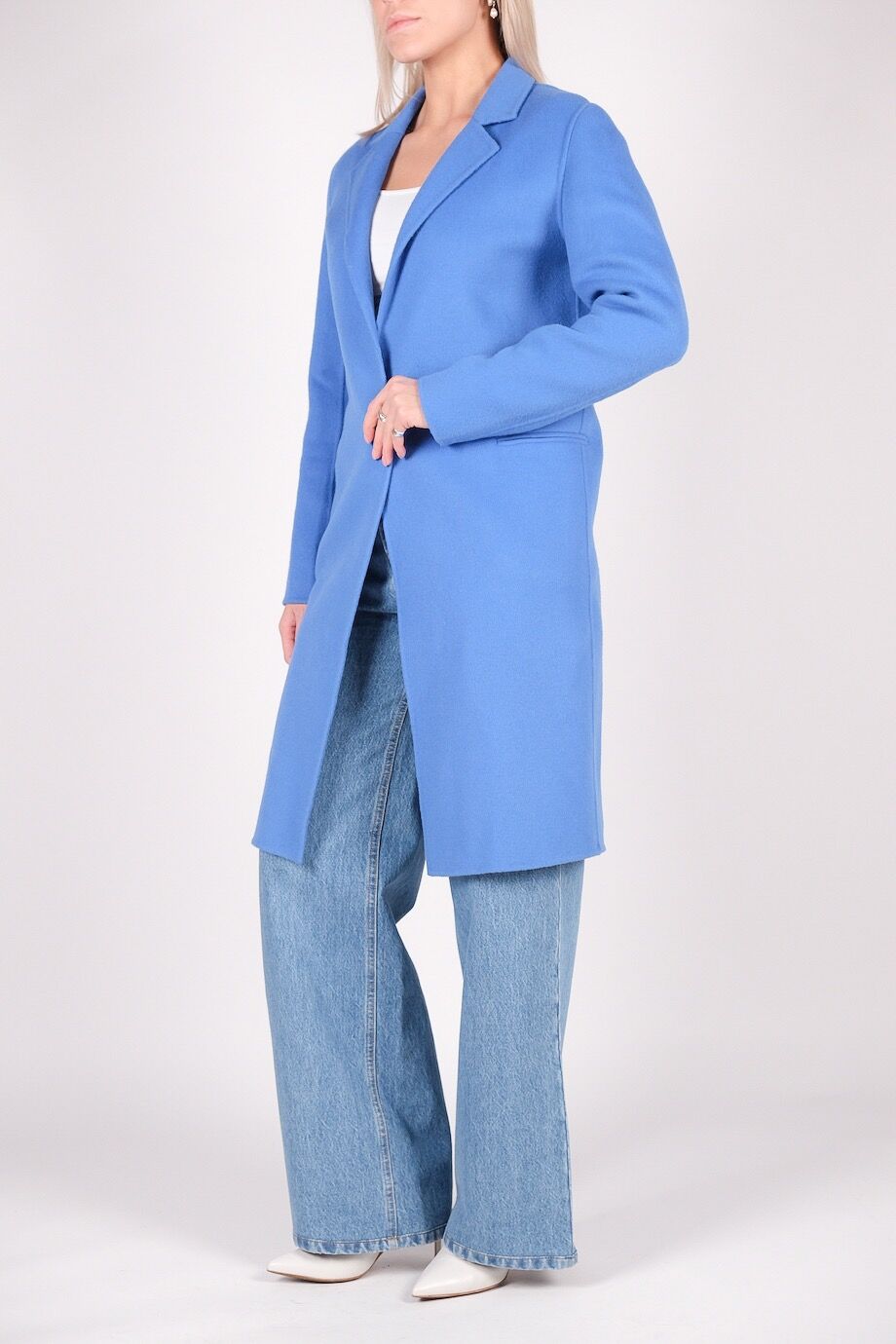 image 2 Пальто голубого цвета