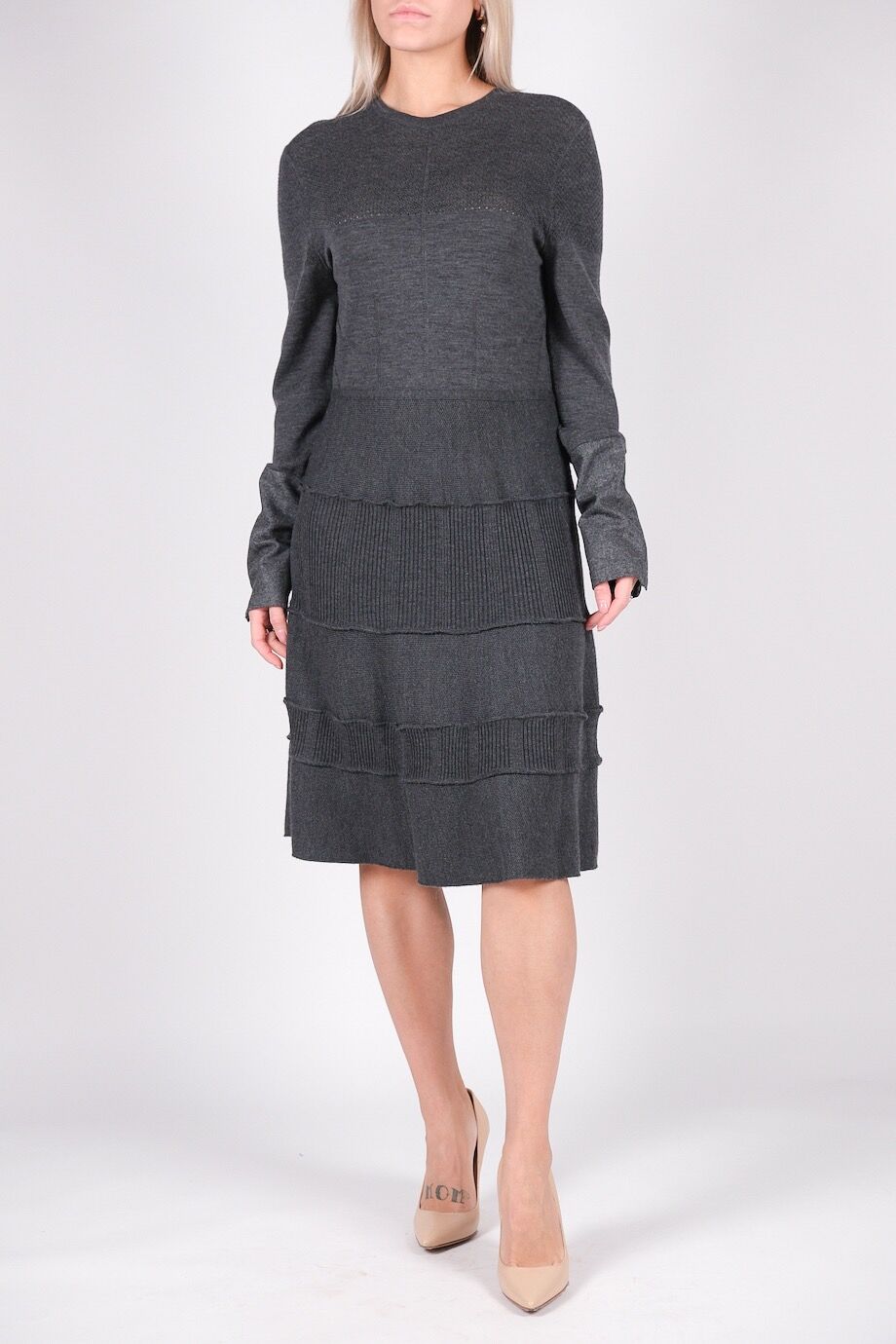 image 1 Трикотажное платье серого цвета