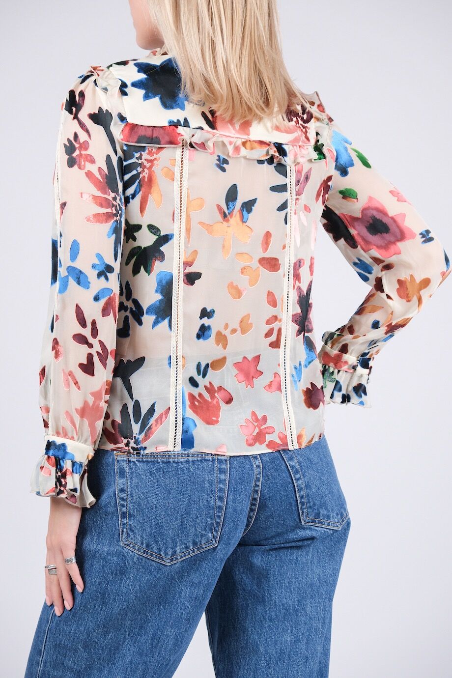 image 3 Блуза молочного цвета с разноцветными вставками и рюшами