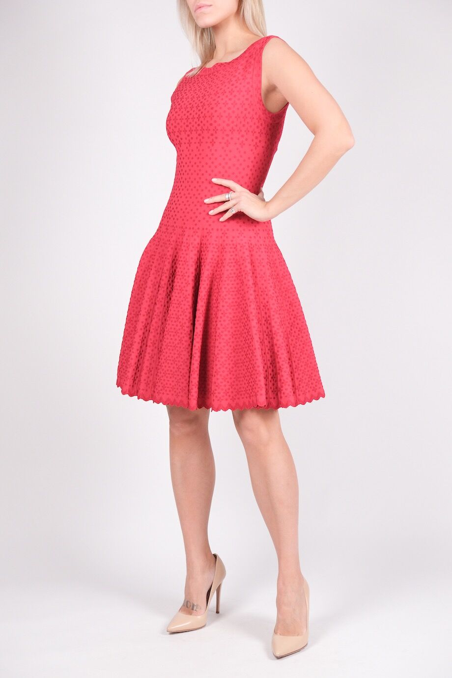 image 2 Платье красного цвета с орнаментом
