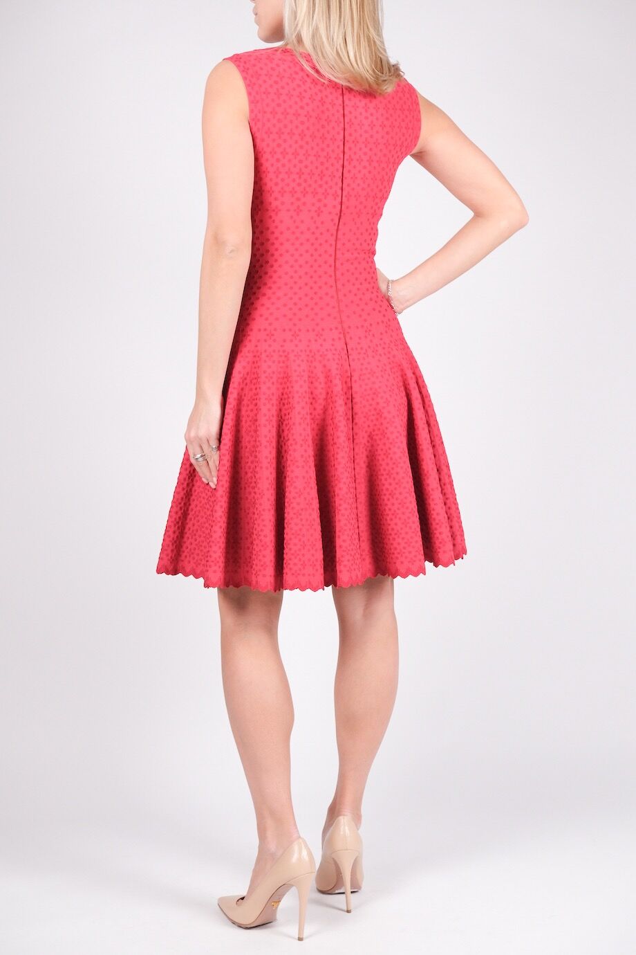 image 3 Платье красного цвета с орнаментом