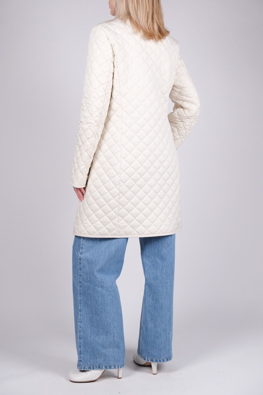 image 3 Стеганое пальто молочного цвета с кожаным воротничком