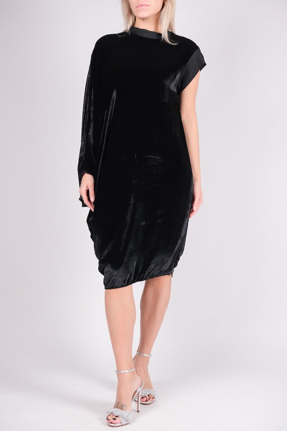 image 1 Платье асимметричного кроя из велюра чёрного цвета