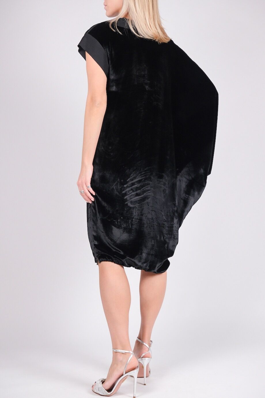 image 3 Платье асимметричного кроя из велюра чёрного цвета