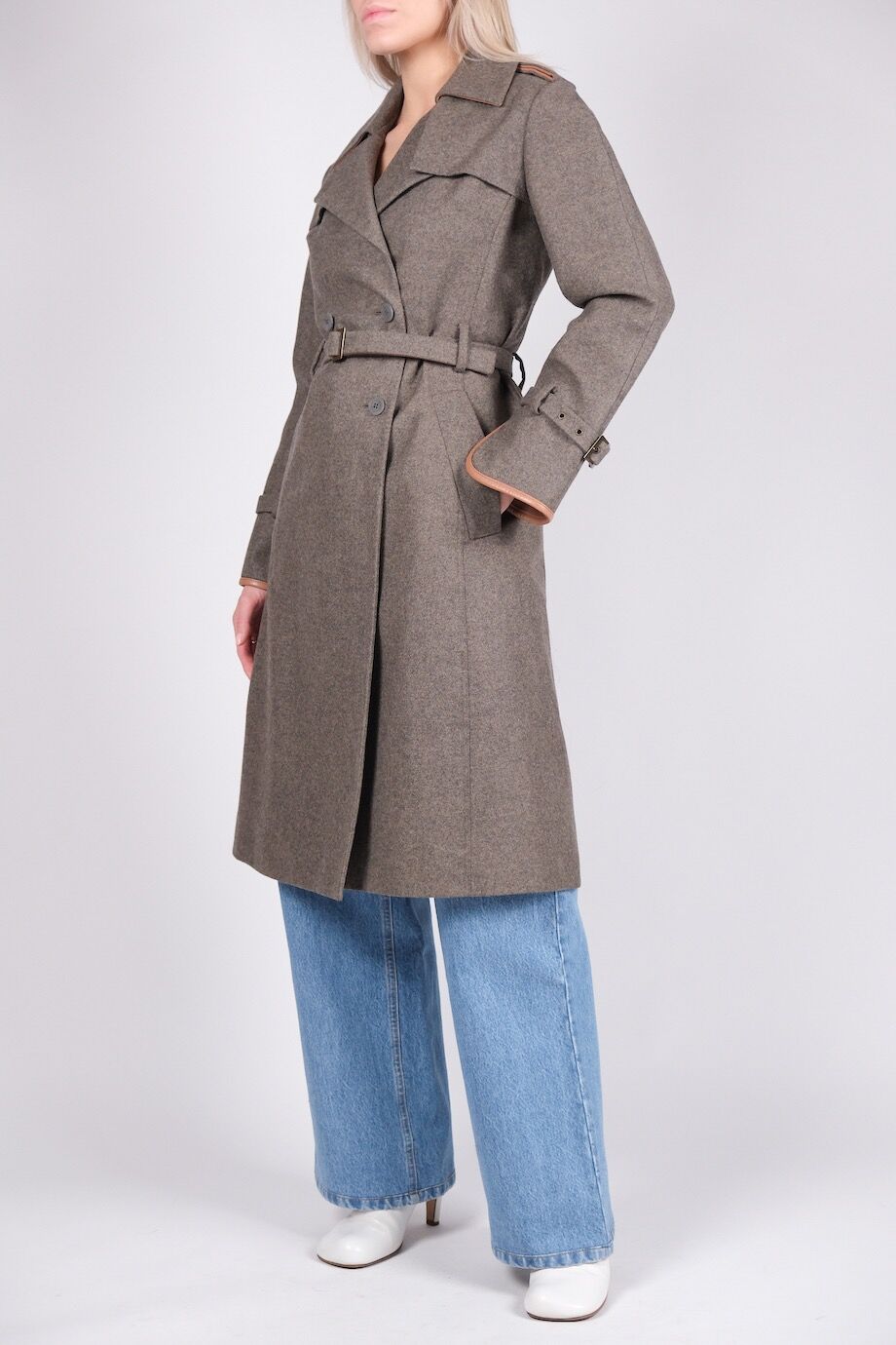 image 2 Двубортное пальто серого цвета с кожаными вставками