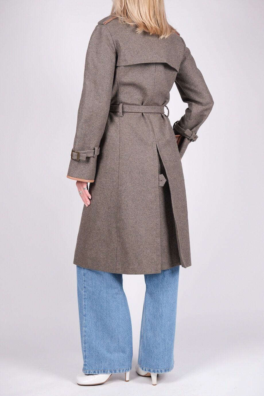 image 3 Двубортное пальто серого цвета с кожаными вставками
