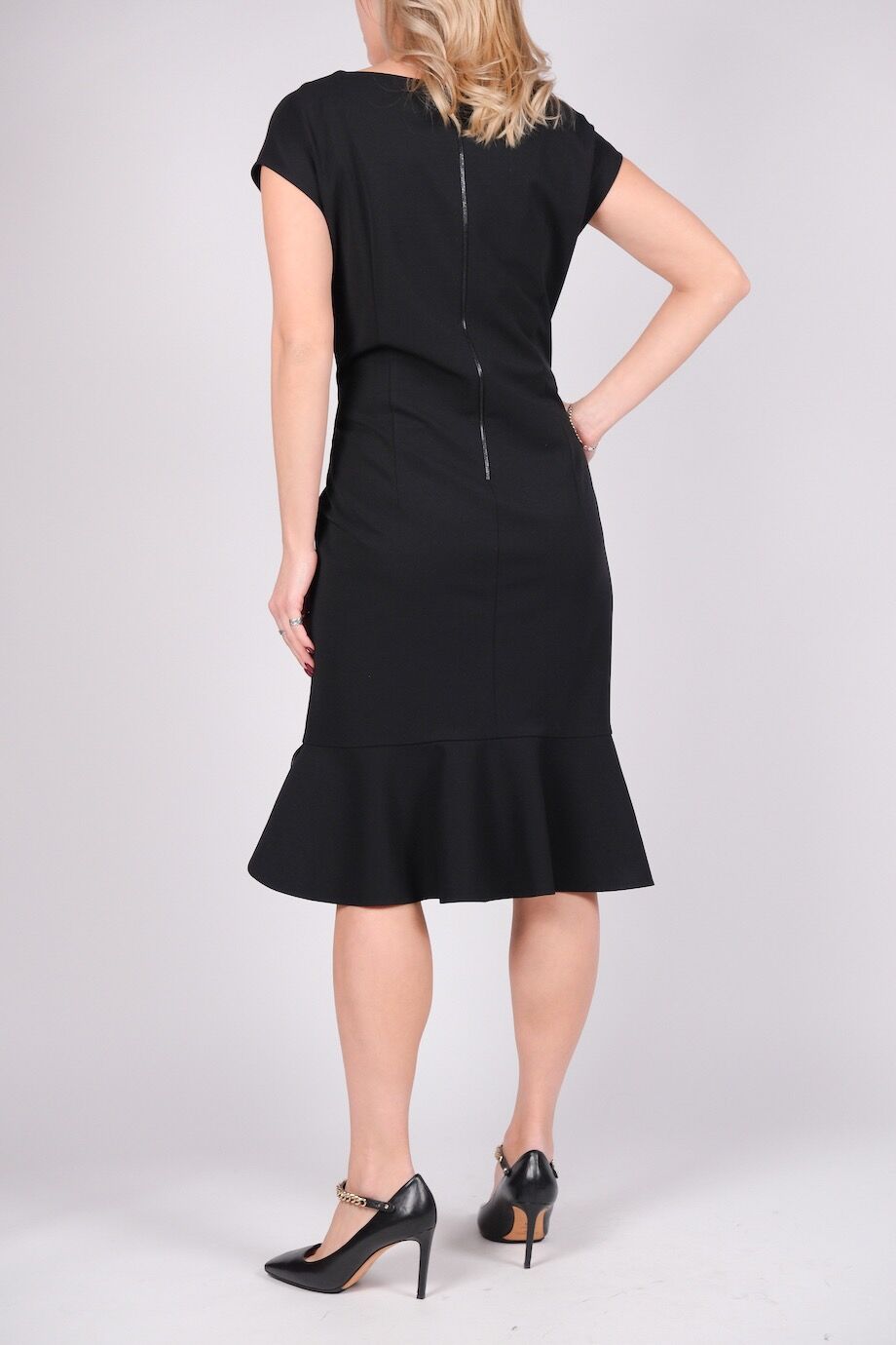 image 3 Платье черного цвета с белой вставкой и воланом снизу