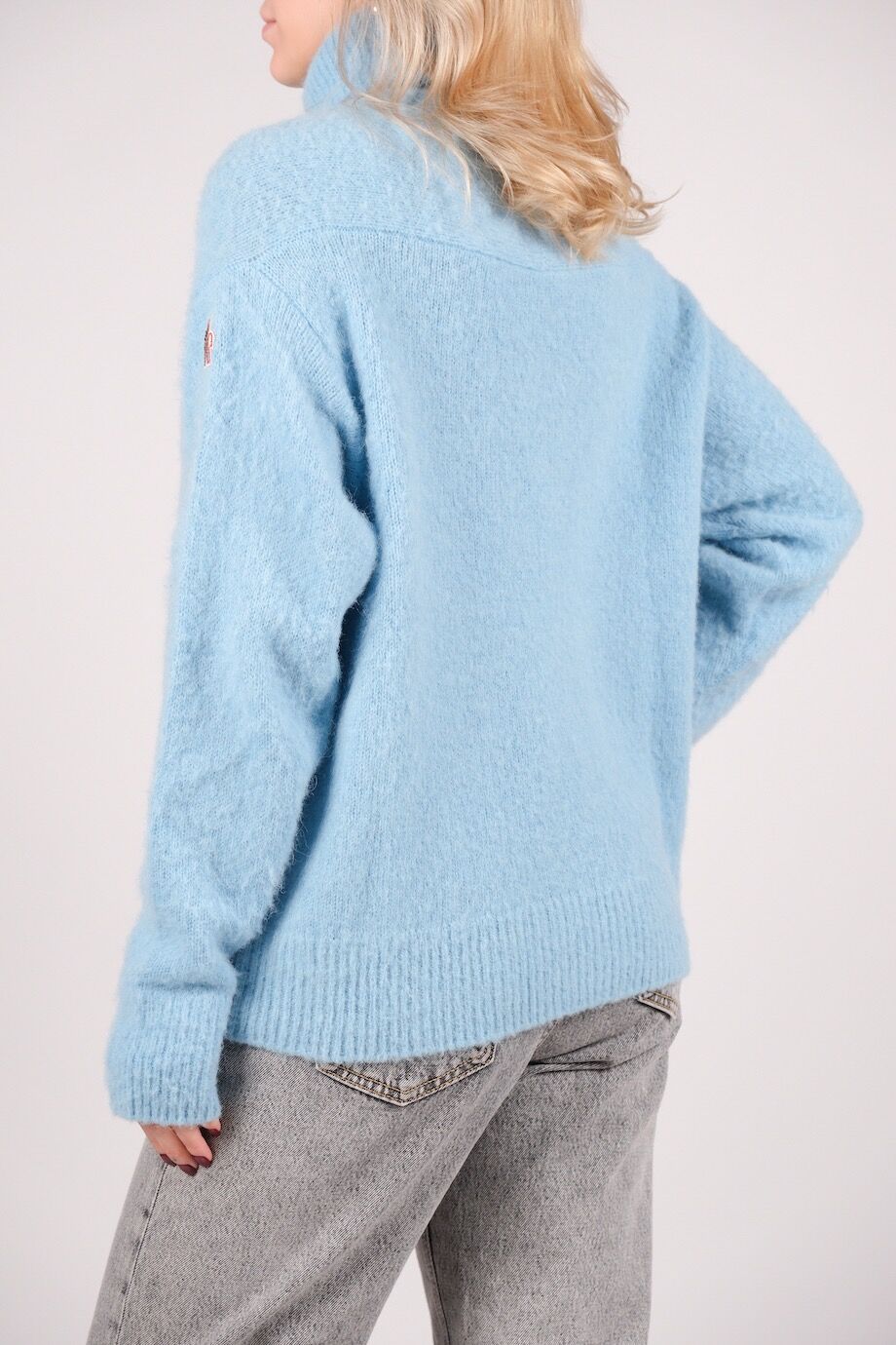 image 3 Комбинированный свитер голубого цвета