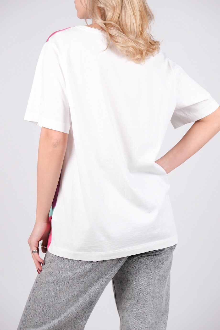 image 3 Комбинированная футболка белого цвета с ярким принтом