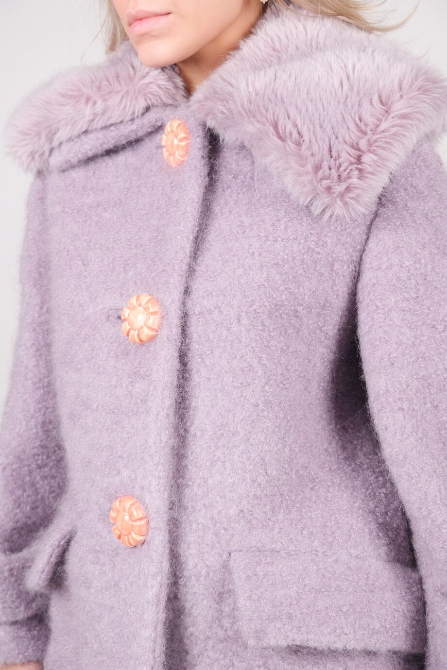 image 4 Пальто с меховым воротником лилового цвета