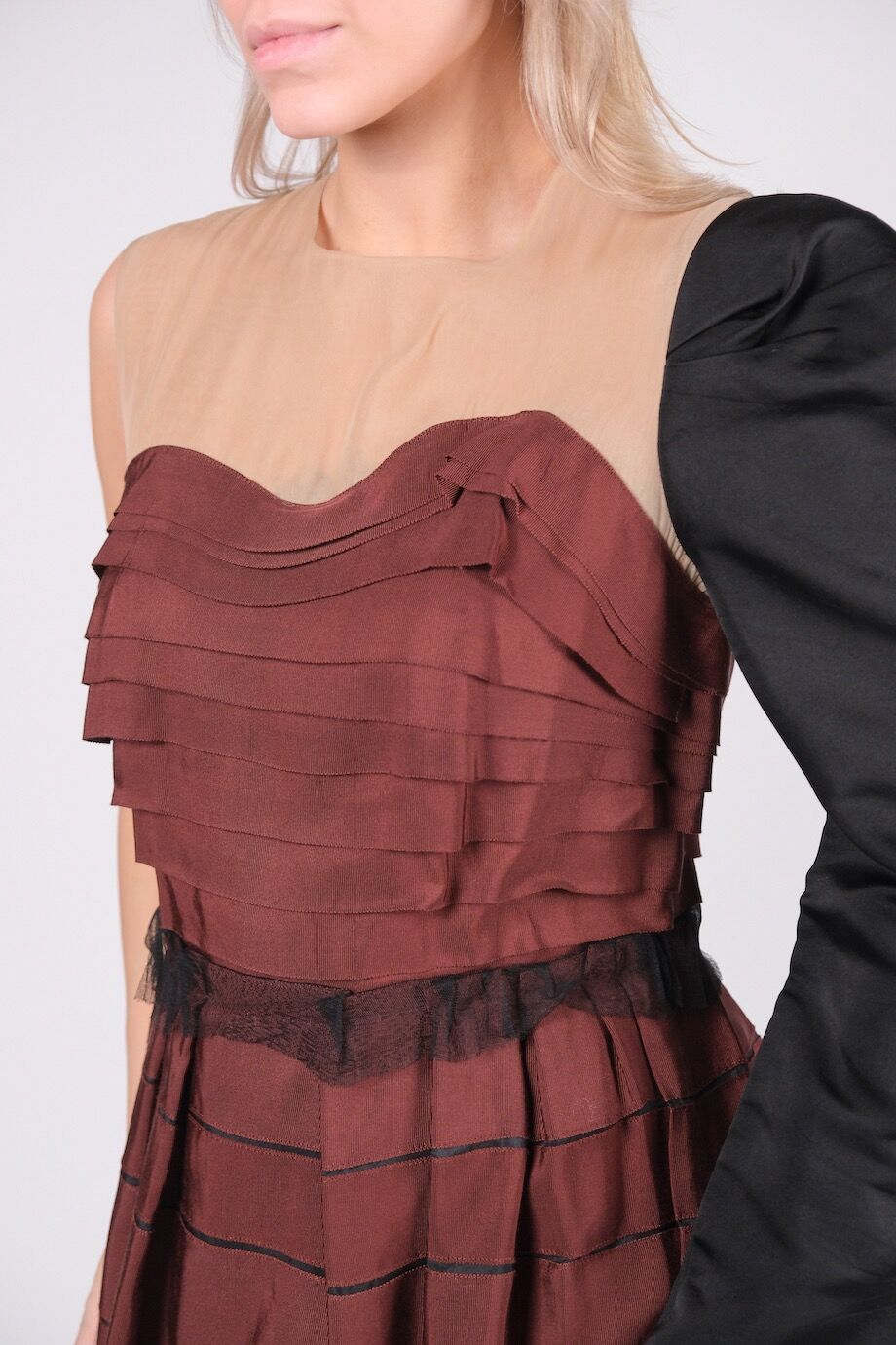 image 4 Асимметричное платье коричневого цвета с оборками