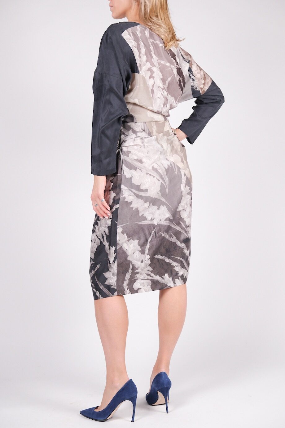 image 3 Платье серого цвета с цветочным принтом