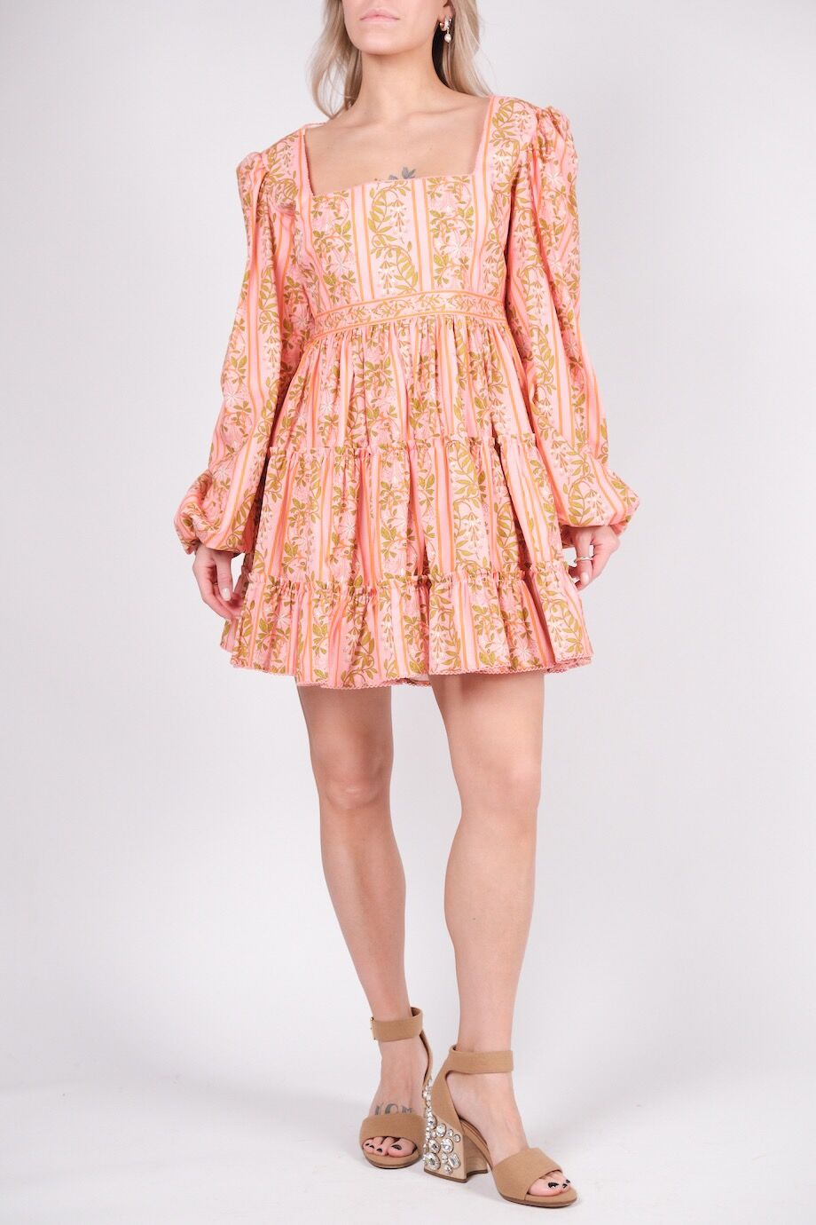 image 1 Платье персикового цвета с растительным орнаментом