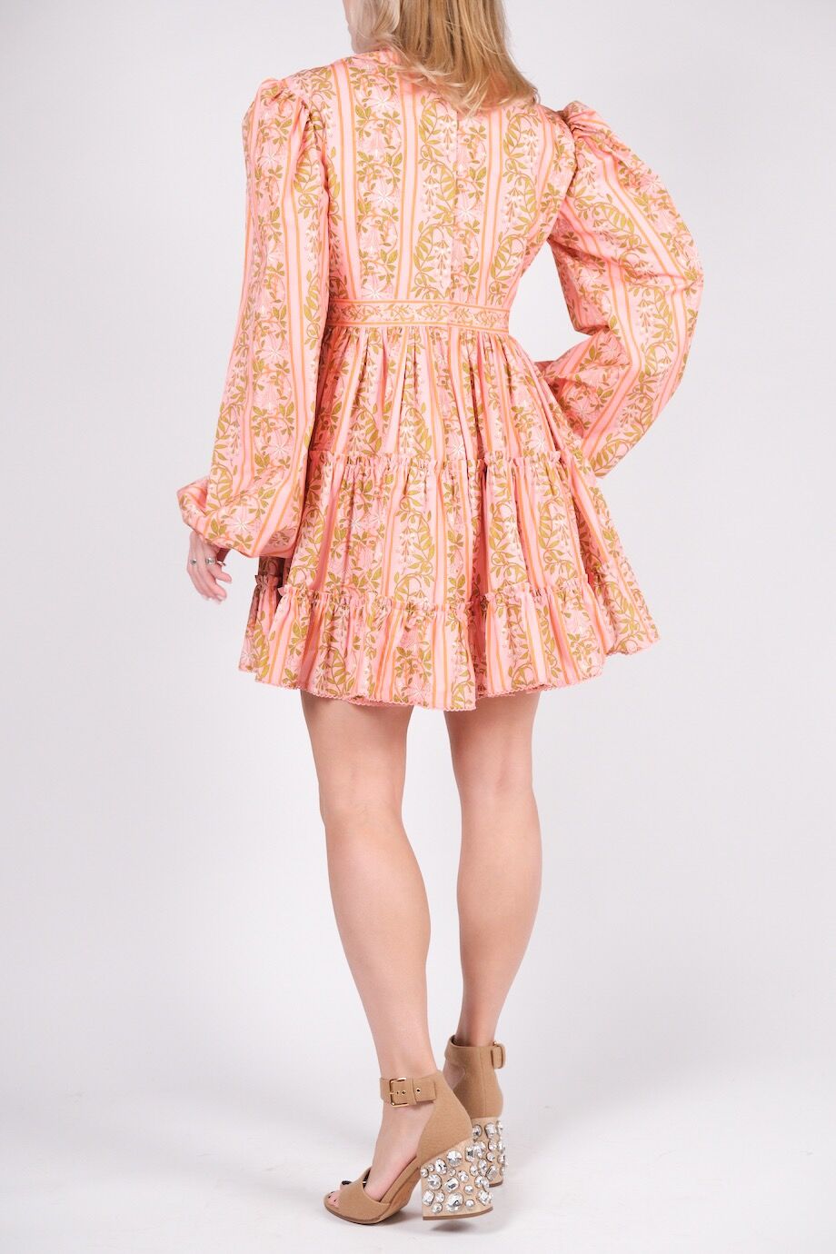 image 3 Платье персикового цвета с растительным орнаментом