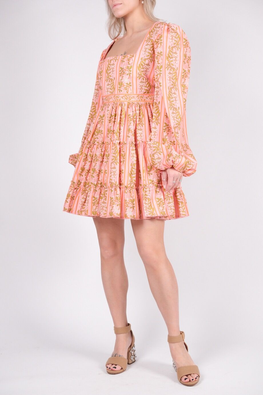 image 2 Платье персикового цвета с растительным орнаментом