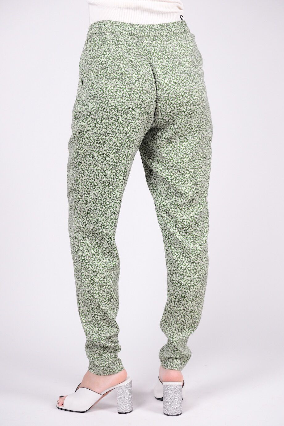 image 4 Шёлковые брюки с растительным принтом