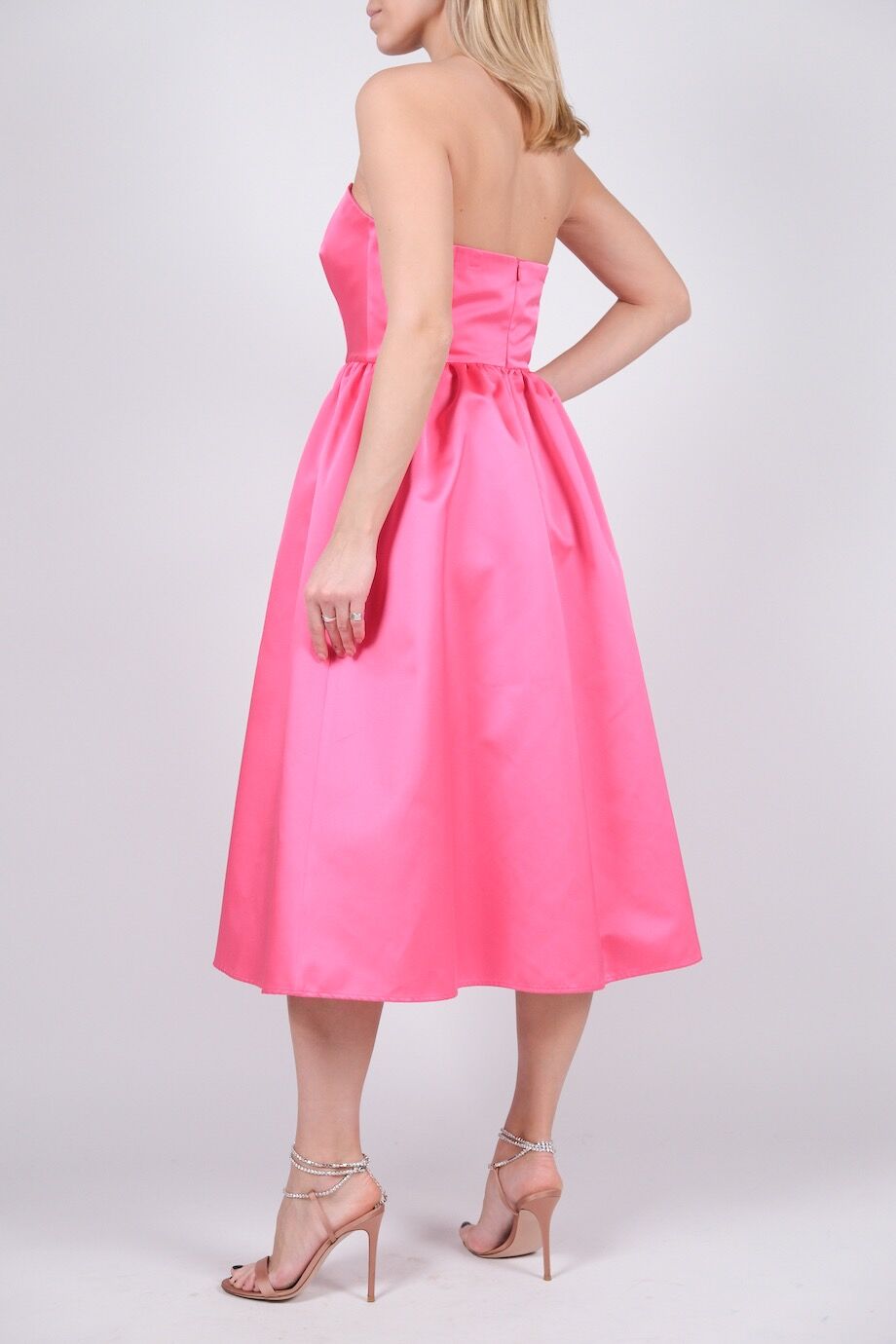 image 3 Платье розового цвета с открытыми плечами