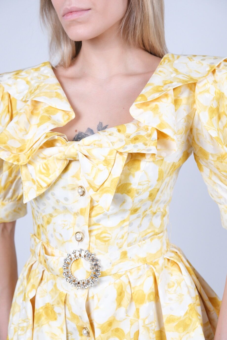 image 4 Шелковое платье желтого цвета с коротким рукавом