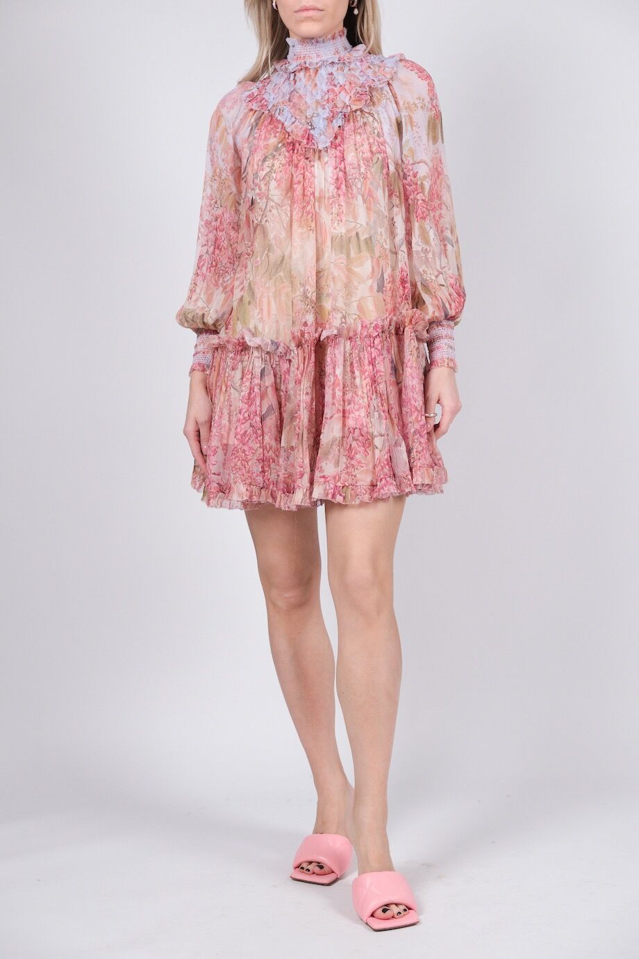 image 1 Шелковое платье с воротником стойкой и цветочным принтом